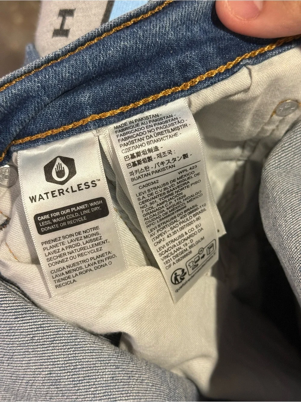 Levi’s 505 Straight Leg Jeans Medium Blue Wash Men’s size 38 x 34 Regular Fit